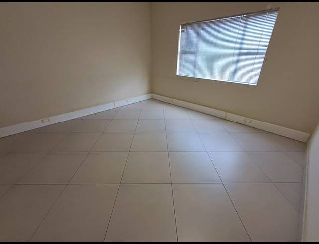 180M² OFFICE TO LET IN THREE RIVERS PROPER